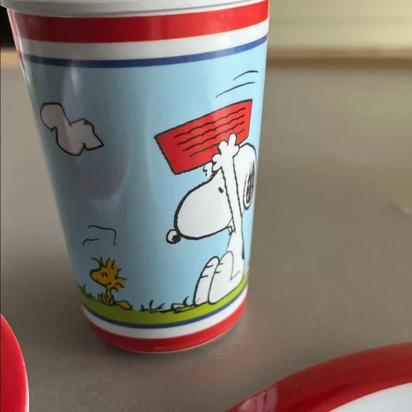 Snoopy Red Dinnerware Set - Picture 2 of 4